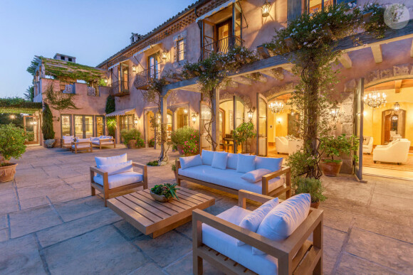 Le prince Harry, duc de Sussex et sa femme Meghan Markle, duchesse de Sussex ont acheté une propriété pour 14,65 millions de dollars à Montecito en Californie. Le 17 août 2020