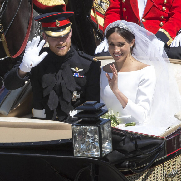 Le prince Harry, duc de Sussex, et Meghan Markle, duchesse de Sussex, en calèche au château de Windsor après la cérémonie de leur mariage au château de Windsor, Royaume Uni, le 19 mai 2018.