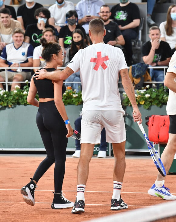 Exclusif - Benoît Paire et sa compagne Julie Bertin - Benoît Paire, Gaël Monfils, Domingo (Pierre Alexis Bizot) et Zerator (Adrien Nougaret) deux streamers se rencontrent lors d'un match de tennis à Roland Garros, Paris le 18 septembre 2021. © Veeren/Bestimage