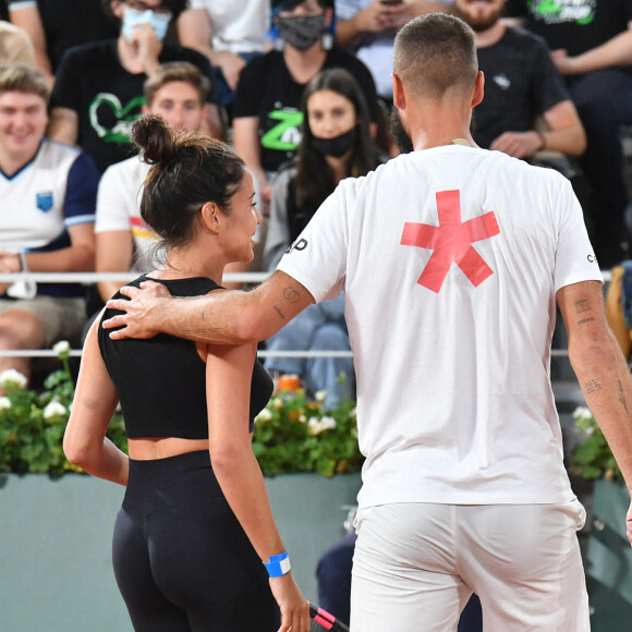 Exclusif - Benoît Paire et sa compagne Julie Bertin - Benoît Paire, Gaël Monfils, Domingo (Pierre Alexis Bizot) et Zerator (Adrien Nougaret) deux streamers se rencontrent lors d'un match de tennis à Roland Garros, Paris le 18 septembre 2021. © Veeren/Bestimage