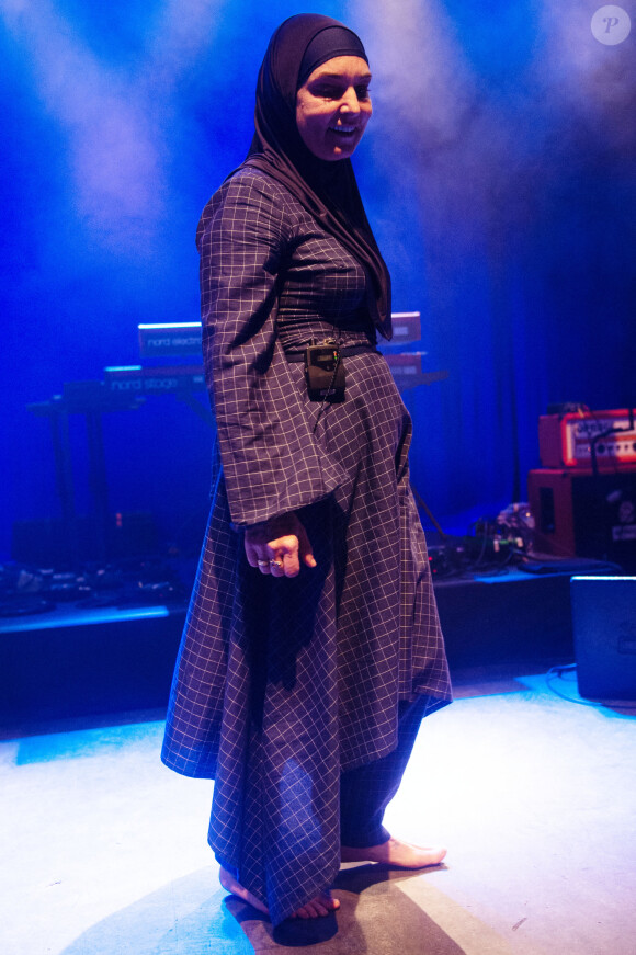 Sinead O'Connor se produit sur la scène du "Shepherd's Bush Empire" à Londres, le 16 décembre 2019.