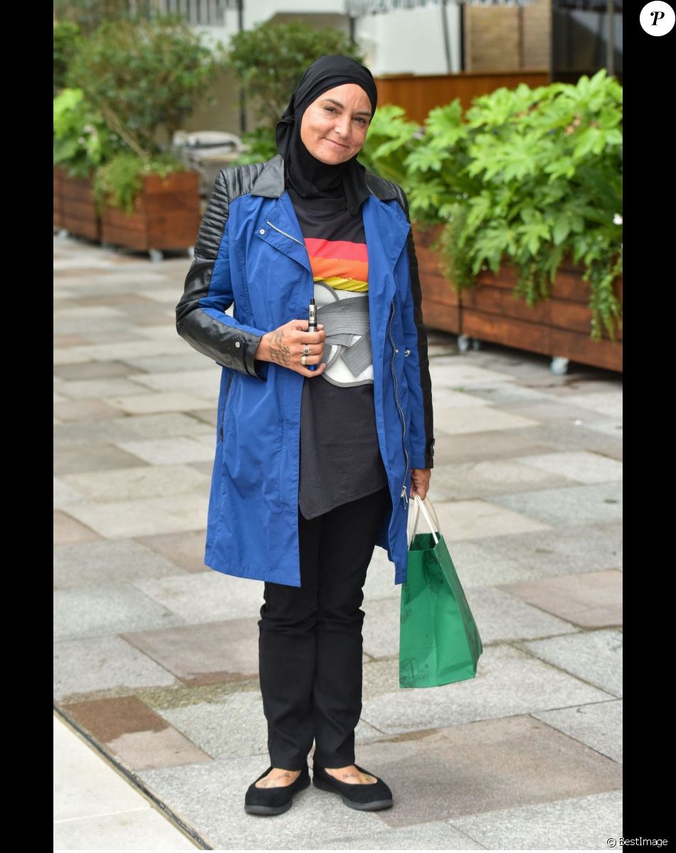 Sinead O'Connor quitte les studios de l'émission "Good Morning Britain" (GMB) à Londres, le 16 septembre 2019.