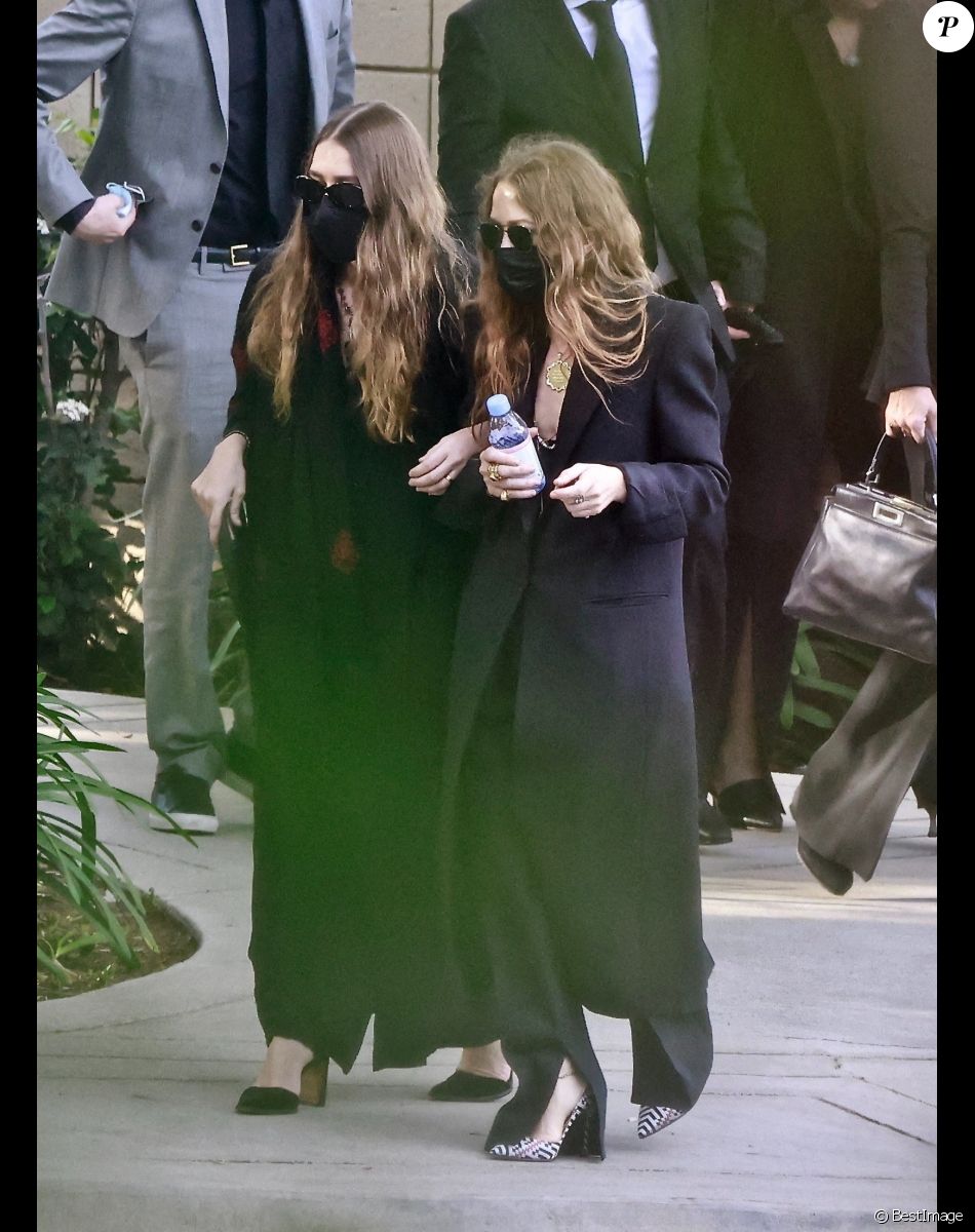 Ashley Olsen, Mary-Kate Olsen - La famille et les amis se réunissent pour les funérailles de Bob Saget au "Mt. Sinai Memorial Parks and Mortuaries" à Los Angeles
