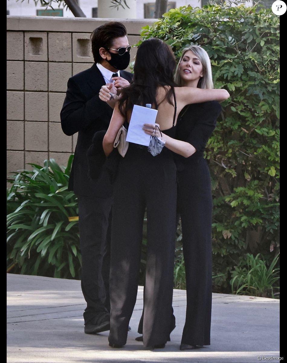 John Stamos, Kelly Rizzo (la veuve de Bob Saget) - La famille et les amis se réunissent pour les funérailles de Bob Saget au "Mt. Sinai Memorial Parks and Mortuaries" à Los Angeles, le 14 janvier 2022.