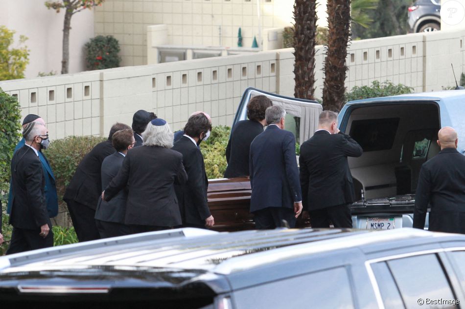 John Stamos, John Mayer, Dave Coulier, Jeffrey Ross - La famille et les amis se réunissent pour les funérailles de Bob Saget au &quot;Mt. Sinai Memorial Parks and Mortuaries&quot; à Los Angeles, le 14 janvier 2022.   
