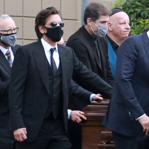 John Stamos, John Mayer, Dave Coulier, Jeffrey Ross - La famille et les amis se réunissent pour les funérailles de Bob Saget au "Mt. Sinai Memorial Parks and Mortuaries" à Los Angeles.