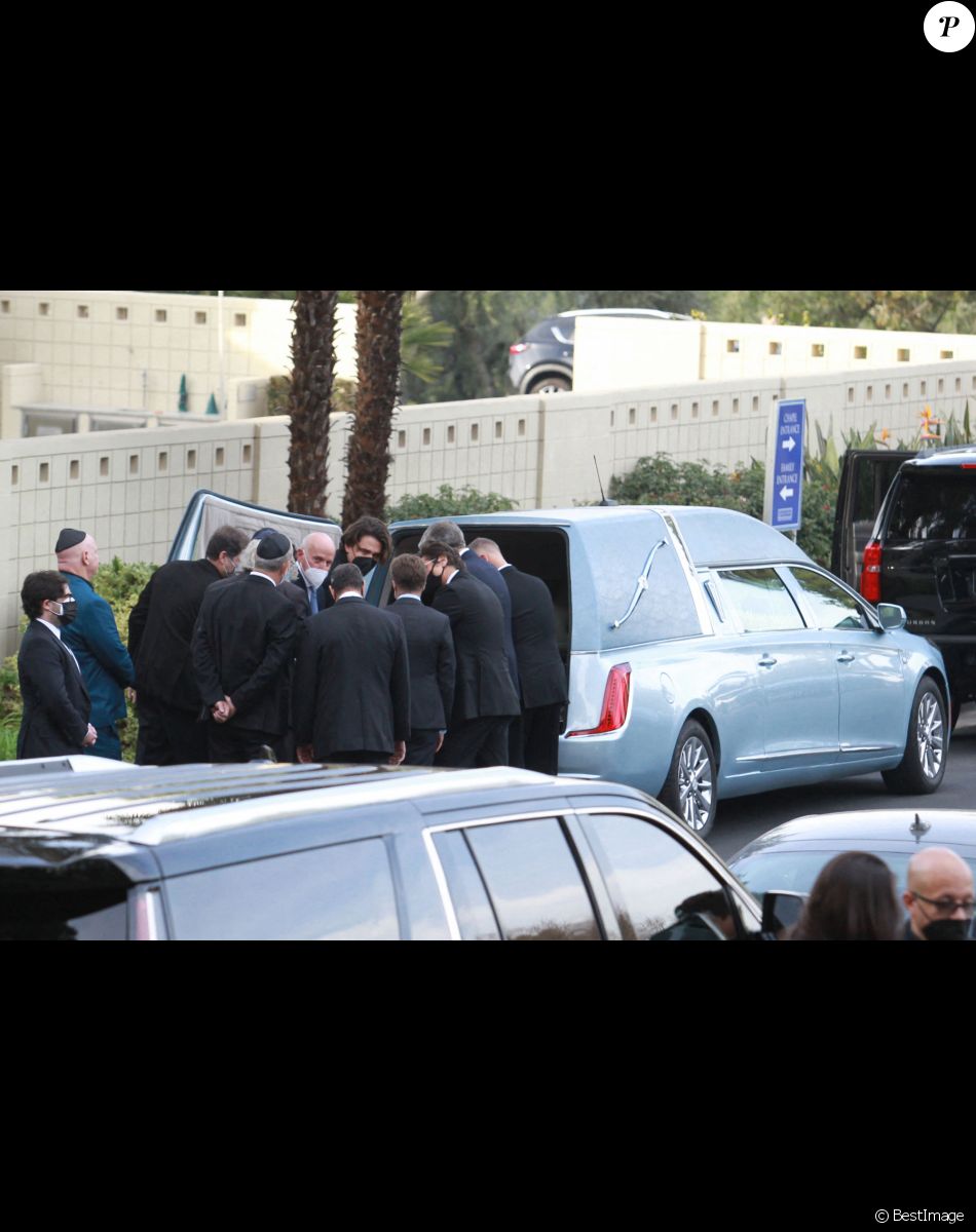 John Stamos, John Mayer, Dave Coulier, Jeffrey Ross - La famille et les amis se réunissent pour les funérailles de Bob Saget au "Mt. Sinai Memorial Parks and Mortuaries" à Los Angeles, le 14 janvier 2022.