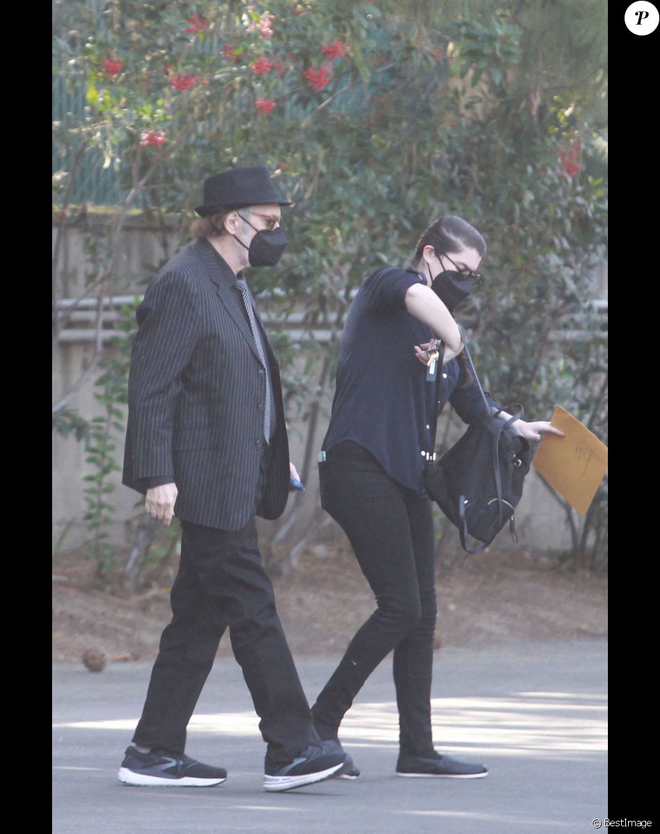 - La famille et les amis se réunissent pour les funérailles de Bob Saget au "Mt. Sinai Memorial Parks and Mortuaries" à Los Angeles, le 14 janvier 2022.