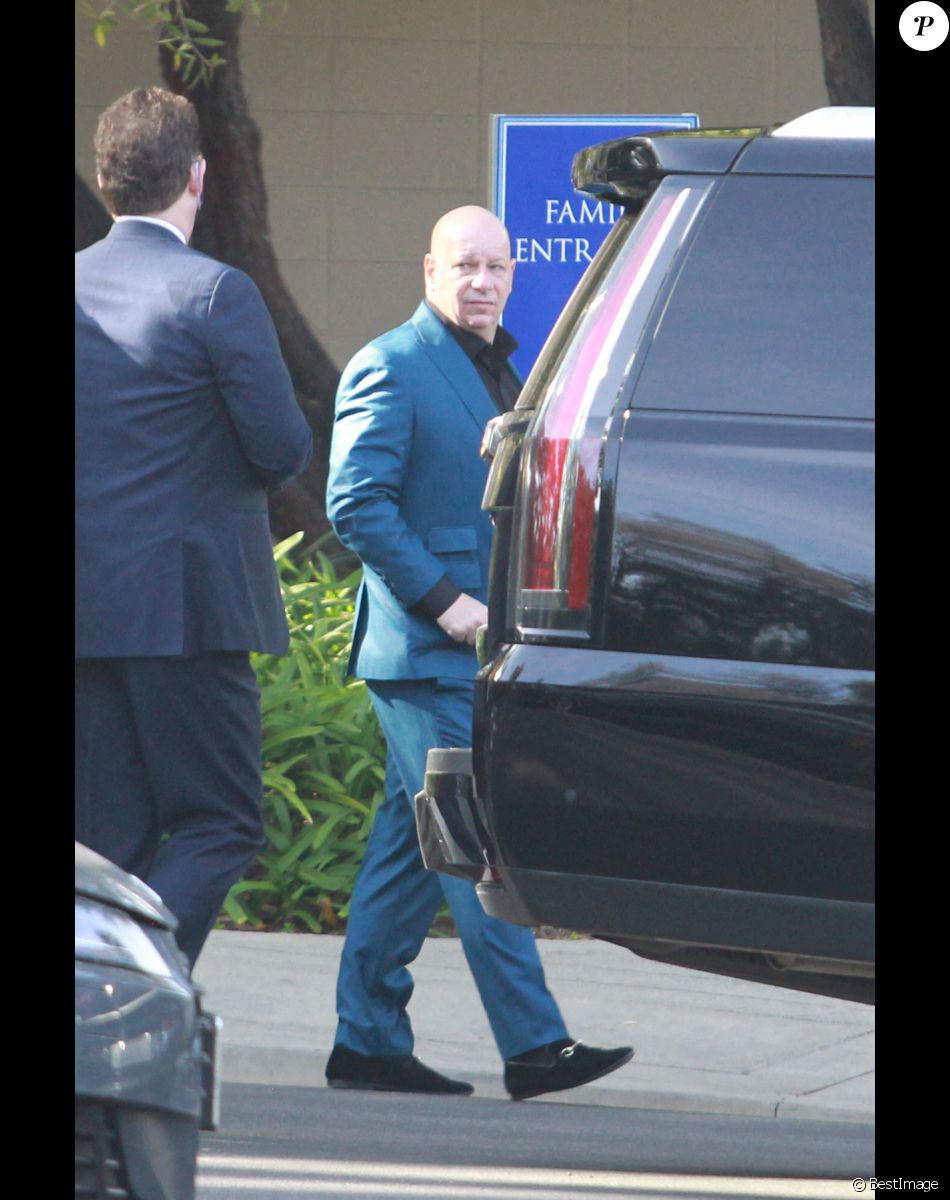 Jeffrey Ross - La famille et les amis se réunissent pour les funérailles de Bob Saget au "Mt. Sinai Memorial Parks and Mortuaries" à Los Angeles, le 14 janvier 2022.