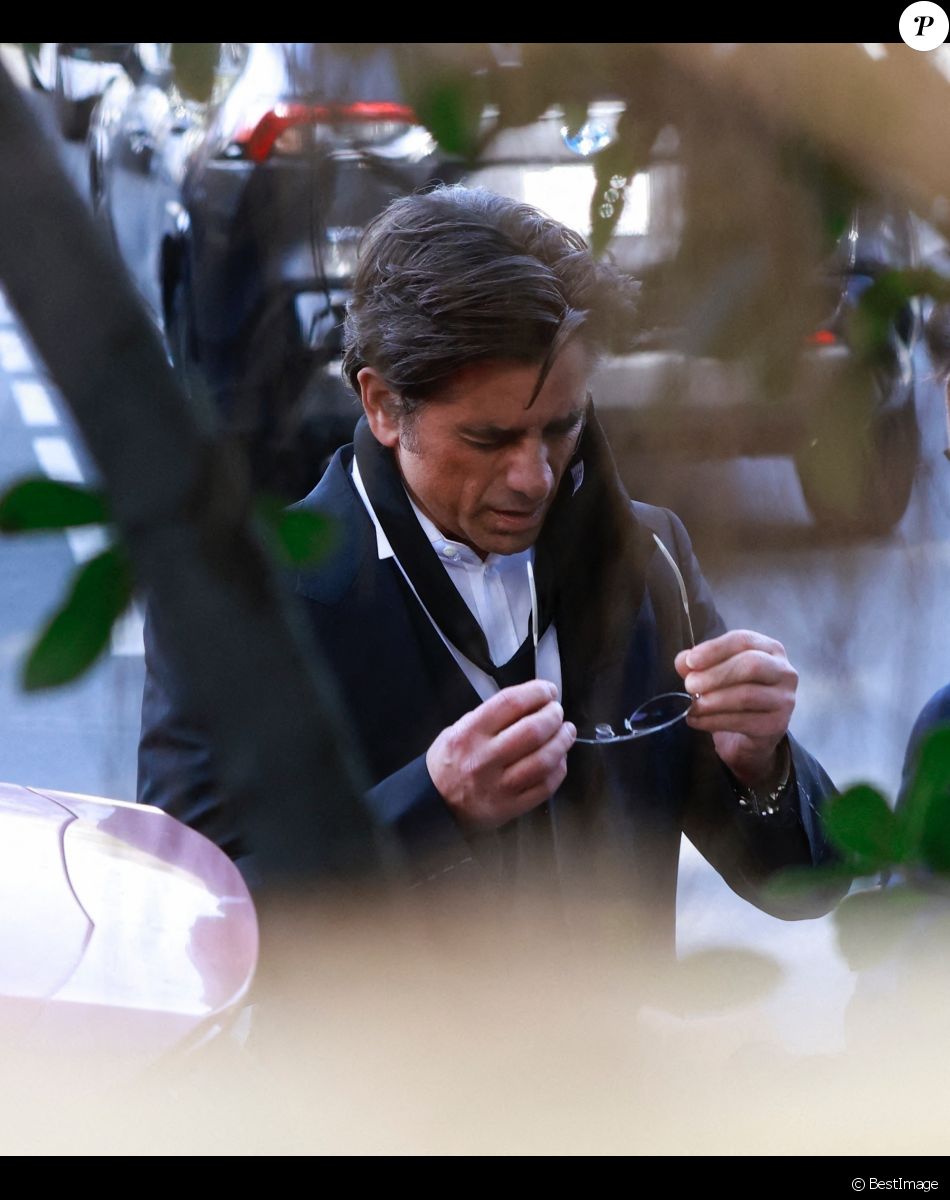 John Stamos - La famille et les amis se réunissent pour les funérailles de Bob Saget au "Mt. Sinai Memorial Parks and Mortuaries" à Los Angeles, le 14 janvier 2022.