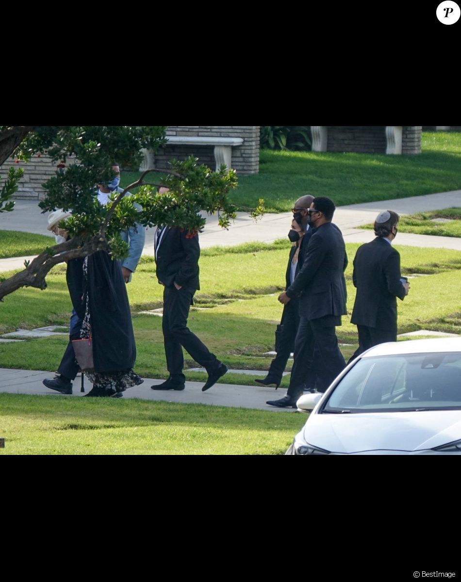 Dave Chappelle - La famille et les amis se réunissent pour les funérailles de Bob Saget au "Mt. Sinai Memorial Parks and Mortuaries" à Los Angeles, le 14 janvier 2022.