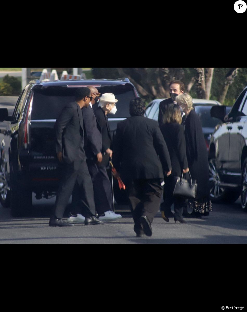 Dave Chappelle, Norman Lear - La famille et les amis se réunissent pour les funérailles de Bob Saget au "Mt. Sinai Memorial Parks and Mortuaries" à Los Angeles, le 14 janvier 2022.