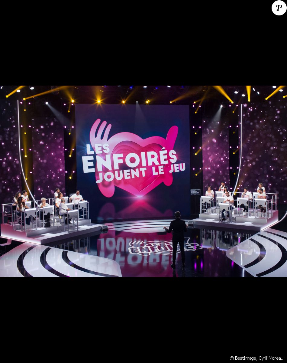 Exclusif - Nikos Aliagas, Amel Bent, Laure Pester (Lorie), Michael Youn, Mimie Mathy, Gérard Jugnot, Zazie, Claudio Capéo, Patrick Fiori, Kad Merad, Liane Foly, Jenifer Bartoli, Slimane, Patrick Bruel, Christophe Willem - Enregistrement de l'émission "Les enfoirés jouent le jeu", qui sera diffusée le 30 novembre en prime time sur TF1. Le 18 novembre 2019 © Cyril Moreau / Bestimage