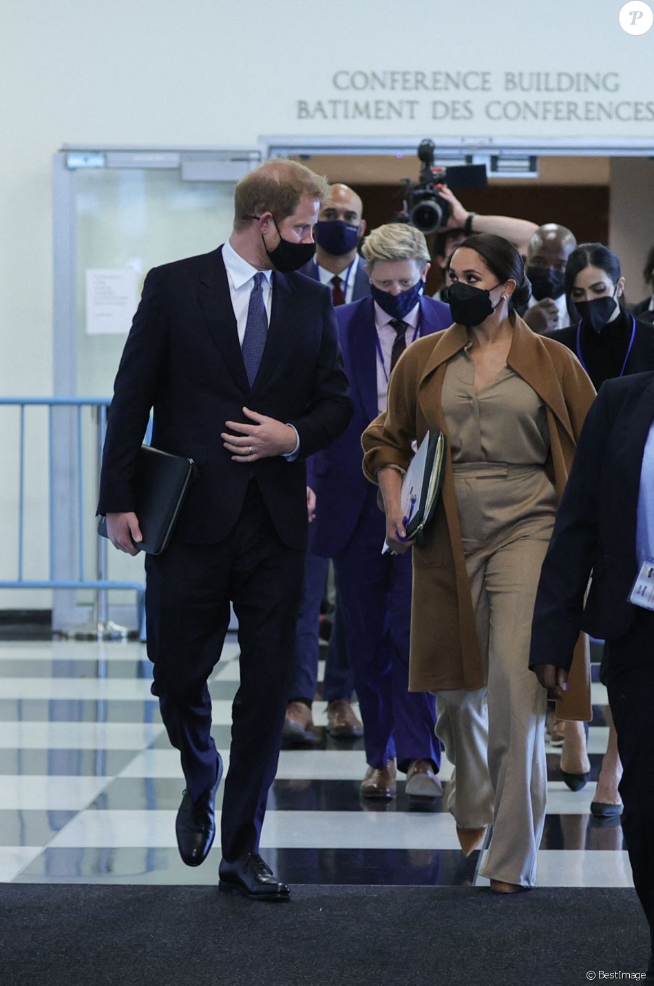 Le prince Harry et Meghan Markle sortent d&#039;un rendez-vous avec le secrétaire général des Nations Unies à New York le 25 septembre 2021. © Luiz Rampelotto/ZUMA Press Wire / Bestimage