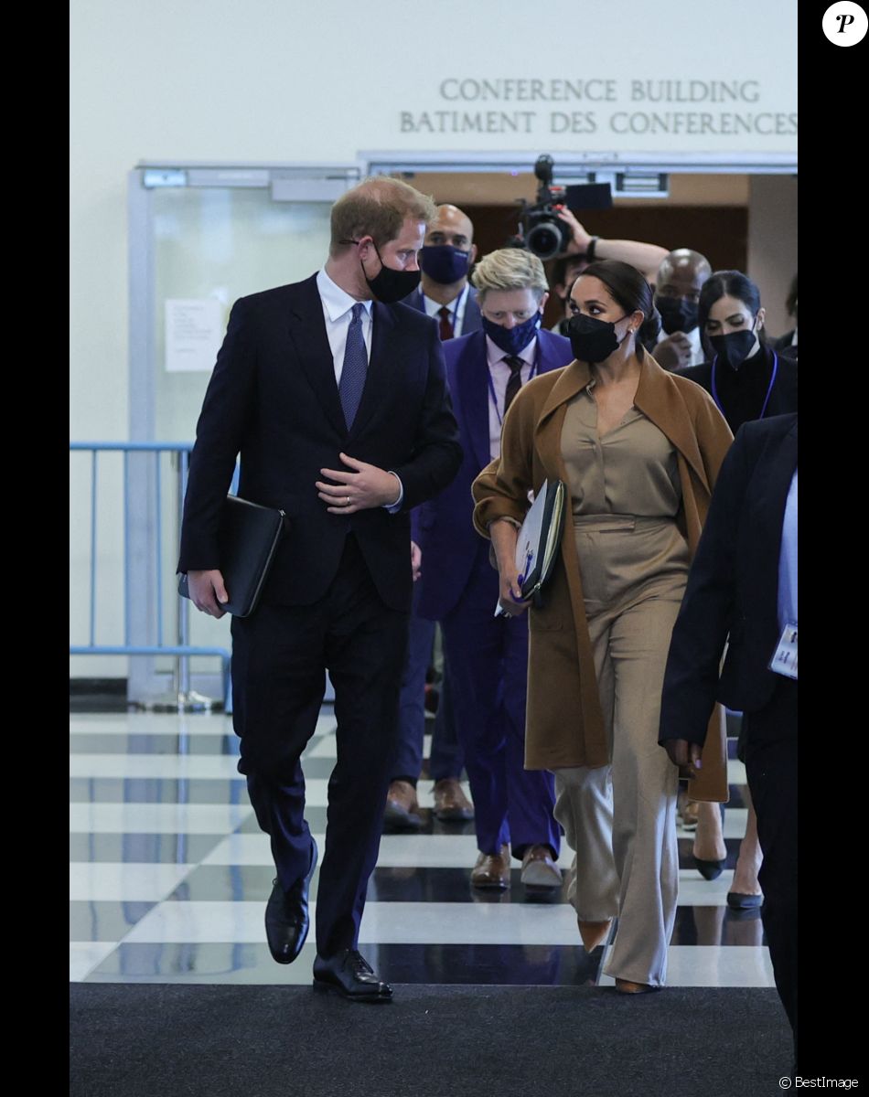 Le prince Harry et Meghan Markle sortent d'un rendez-vous avec le secrétaire général des Nations Unies à New York le 25 septembre 2021. © Luiz Rampelotto/ZUMA Press Wire / Bestimage