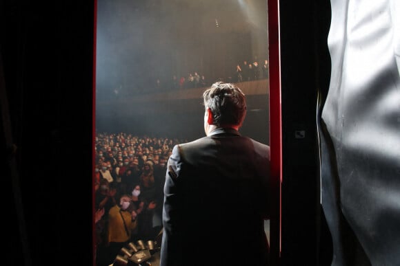 Exclusif - Laurent Gerra salut le public à la fin de son spectacle "Sans Modération", Salle Pleyel à Paris le 09 janvier 2022 © Bertrand Rindoff Petroff / Bestimage 