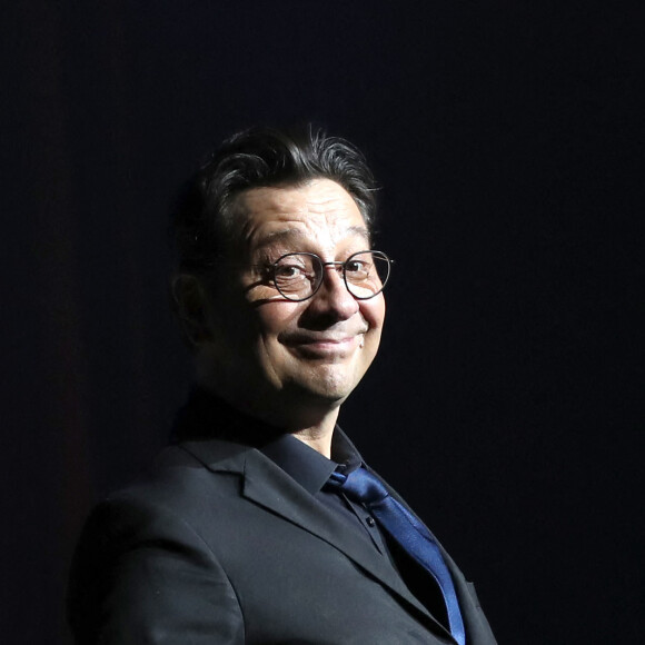 Exclusif - Laurent Gerra, imitant ici François Hollande, joue son spectacle "Sans Modération", Salle Pleyel à Paris le 09 janvier 2022 © Bertrand Rindoff Petroff / Bestimage 