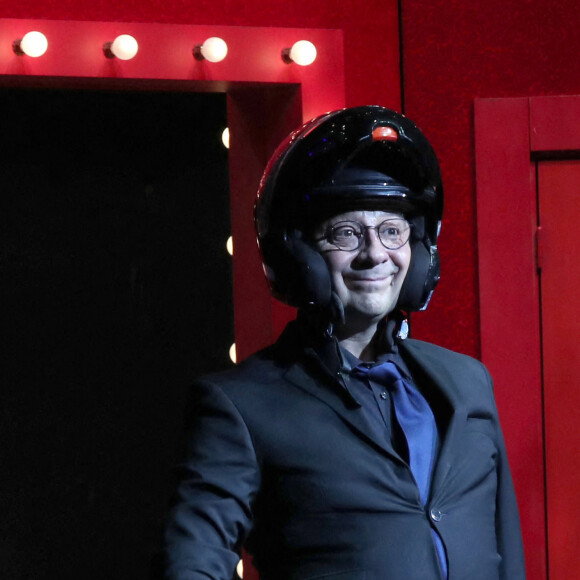 Exclusif - Laurent Gerra, imitant ici François Hollande, joue son spectacle "Sans Modération", Salle Pleyel à Paris le 09 janvier 2022 © Bertrand Rindoff Petroff / Bestimage 