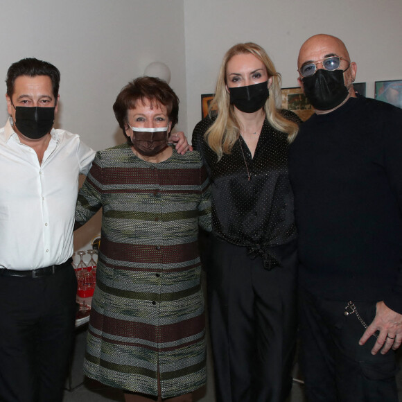 Exclusif - Michel Drucker, Laurent Gerra, Roselyne Bachelot, Christelle Bardet et Pascal Obispo (dont c'est l'anniversaire) - Laurent Gerra joue son spectacle "Sans Modération", Salle Pleyel à Paris le 08 janvier 2022 © Bertrand Rindoff Petroff / Bestimage 