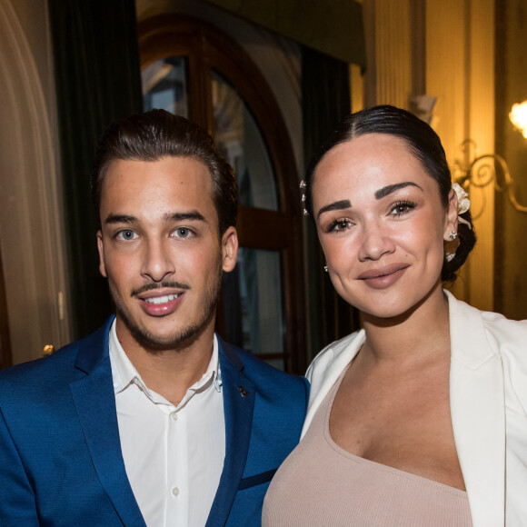 Exclusif - Jazz enceinte et son compagnon Laurent - Le blogeur Jeremstar (Jérémy Gisclon ) se marie avec lui même à la mairie du 1er arrondissement de Paris le 9 octobre 2017. © Cyril Moreau/Bestimage