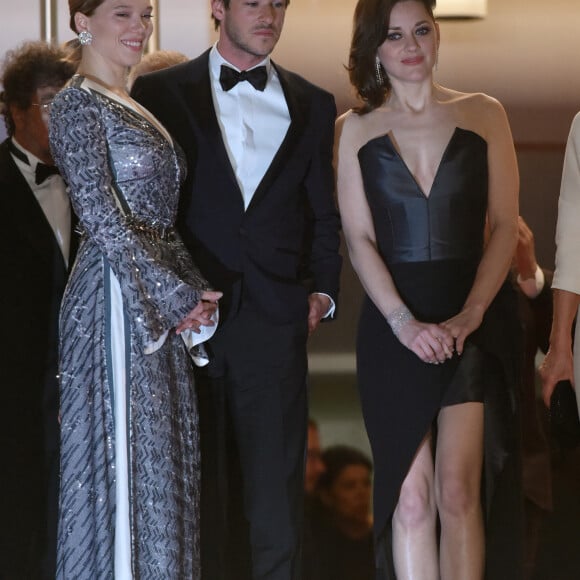 Léa Seydoux, Gaspard Ulliel, Marion Cotillard (habillée en Dior Haute Couture) - Descente des marches du film "Juste la fin du monde" lors du 69ème Festival International du Film de Cannes. Le 19 mai 2016. © Giancarlo Gorassini/Bestimage 