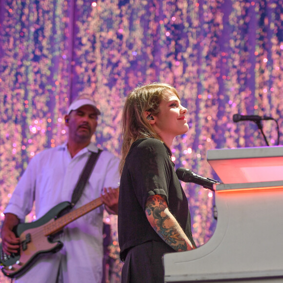 Coeur de Pirate en concert lors du 67ème festival "Nuits du Sud", place du Grand Jardin, à Vence. Le 2 août 2019 © Lionel Urman / Bestimage