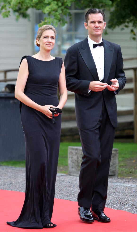 Iñaki Urdangarin et l'infante Cristina arrivent à la soiré de Gala donnée avec les membres du gouvernement suédois en l'honneur du mariage royal en 2010