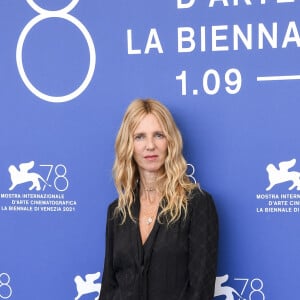 Sandrine Kiberlain au photocall du film "Un Autre Monde" lors du festival international du film de Venise (La Mostra), à Venise, Italie, le 10 septembre 2021. 