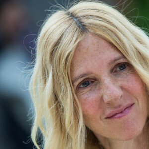 Sandrine Kiberlain - Célébrités dans le village des internationaux de France de tennis de Roland Garros à Paris, France, le 6 juin 2019. © Jacovides-Moreau/Bestimage 