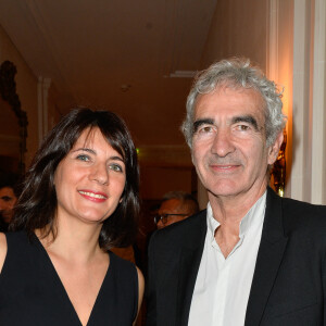 Raymond Domenech et sa compagne Estelle Denis lors de l'anniversaire des 10 ans de l'Etoile de Martin à l'hôtel Le Bristol à Paris. L'association soutient la recherche sur les cancers de l'enfant et offre des moments de plaisir et de détente à des enfants hospitalisés. Paris, le 30 mars 2017. © Guirec Coadic/Bestimage