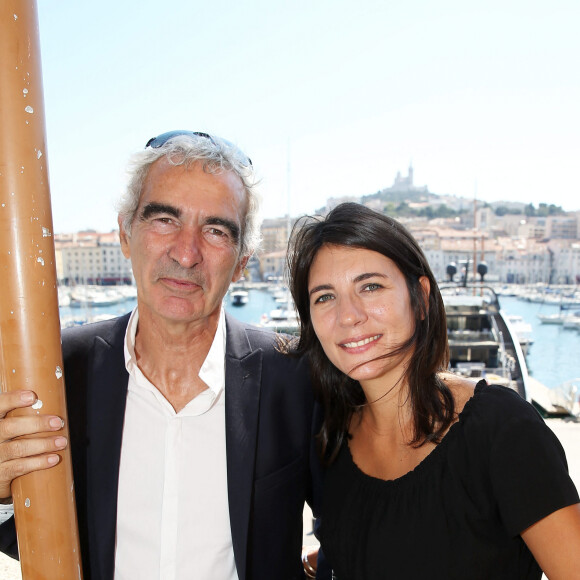 Raymond Domenech et sa compagne Estelle Denis - Terrasse de la Mairie - Mariage civil de Benjamin Castaldi et Aurore Aleman à la mairie de Marseille, le 27 août 2016. © Jacovides-Moreau/Bestimage