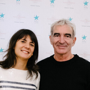 Estelle Denis et son compagnon Raymond Domenech - Le chef pâtissier Christophe Michalak organise un goûter caritatif au profit de l'association l'Etoile de Martin dans le salon Haute Couture de l'hôtel Plaza Athénée à Paris, le 21 novembre 2015.