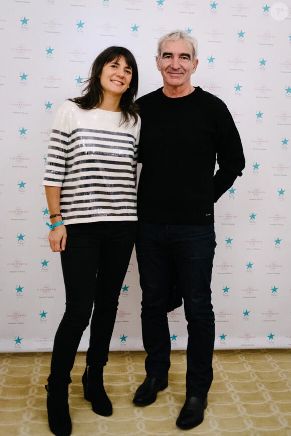 Estelle Denis et son compagnon Raymond Domenech - Le chef pâtissier Christophe Michalak organise un goûter caritatif au profit de l'association l'Etoile de Martin dans le salon Haute Couture de l'hôtel Plaza Athénée à Paris, le 21 novembre 2015.