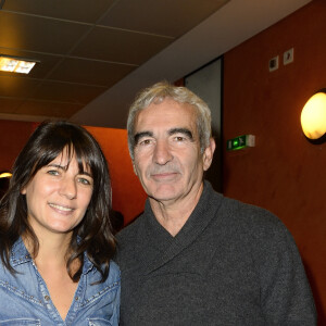 Estelle Denis et son compagnon Raymond Domenech - People en backstage du spectacle d'Alex Lutz à l'Olympia de Paris le 25 janvier 2014.