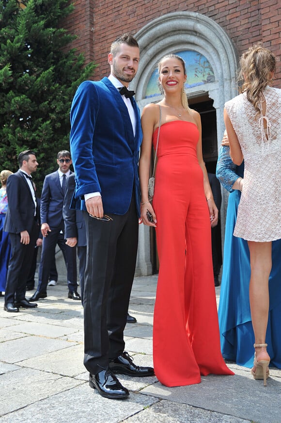 Morgan Schneiderlin et sa femme Camille - Mariage de Matteo Darmian et Francesca Cormanni à Rescaldina, Italie, le 14 juin 2017. .