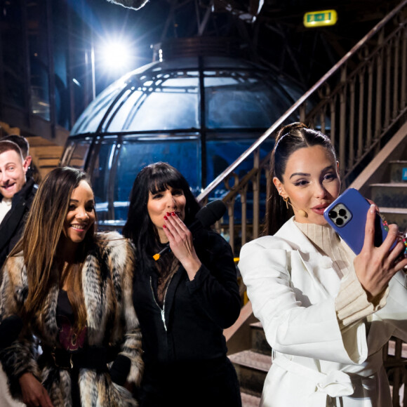 Exclusif - Jessica Pacoca, Maya Pambaguian, Marie-Luce, Paul Duchemin, Alex Dana, Louisy Joseph et Marjorie Parascandola (L5), Nabilla Benattia - Enregistrement de l'émission "La Chanson secrète 10" à Paris, diffusée le 22 janvier 2022 sur TF1 à 21h05 © Tiziano Da Silva / Bestimage