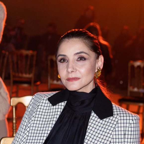 Clotilde Courau assiste au défilé Elie Saab Haute-Couture Printemps/Eté 2022, dans le cadre de la Fashion Week de Paris, au Carreau du Temple. Le 26 janvier 2022. © Olivier Borde/Bestimage