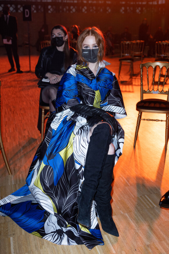 Madelaine Petsch assiste au défilé Elie Saab Haute-Couture Printemps/Eté 2022, dans le cadre de la Fashion Week de Paris, au Carreau du Temple. Le 26 janvier 2022. © Olivier Borde/Bestimage