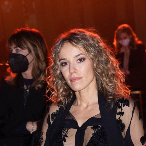 Élodie Fontan assiste au défilé Elie Saab Haute-Couture Printemps/Eté 2022, dans le cadre de la Fashion Week de Paris, au Carreau du Temple. Le 26 janvier 2022. © Olivier Borde/Bestimage