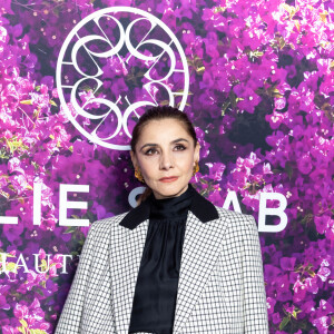 Clotilde Courau assiste au défilé Elie Saab Haute-Couture Printemps/Eté 2022, dans le cadre de la Fashion Week de Paris, au Carreau du Temple. Le 26 janvier 2022. © Olivier Borde/Bestimage