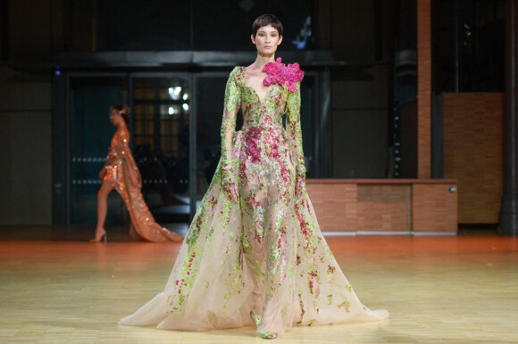 Défilé Elie Saab, collection Haute Couture printemps-été 2022, au Carreau du Temple. Paris, le 26 janvier 2022.