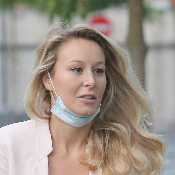 Exclusif - Marion Maréchal arrive dans les studios de BFM Tv à Paris le 15 septembre 2020.