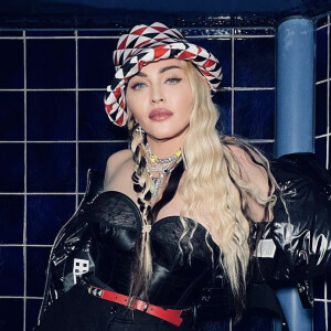 Madonna ne cesse de publier des photos sexy sur Instagram. Ses abonnés se demandent si elle cache une opération de chirurgie esthétique ?