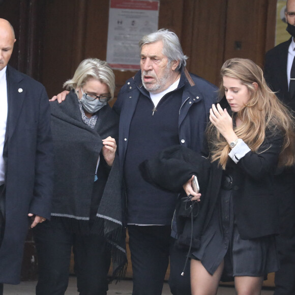 Jean-Pierre Castaldi et sa femme Corinne Champeval, guest - Sorties de la messe funéraire en hommage à Bernard Tapie en l'église Saint-Germain-des-Prés à Paris. Le 6 octobre 2021 © Jacovides-Moreau / Bestimage