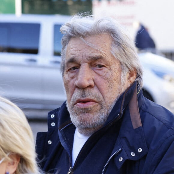 Jean-Pierre Castaldi et sa femme Corinne Champeval - Arrivées à la messe funéraire en hommage à Bernard Tapie en l'église Saint-Germain-des-Prés à Paris. Le 6 octobre 2021 © Jacovides-Moreau / Bestimage