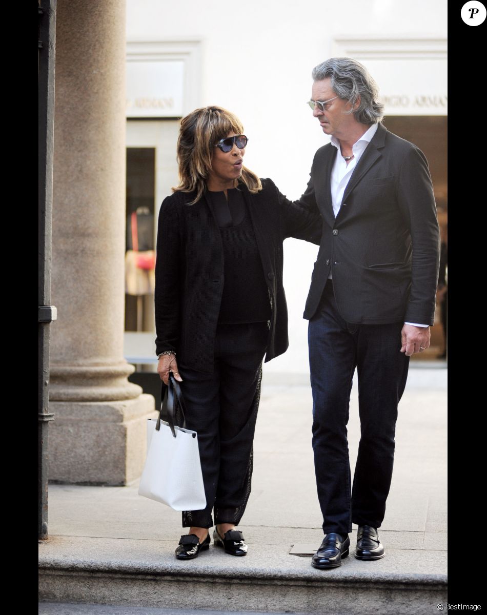 Le fils de Tina Turner, Craig Raymond, s'est suicidé à l'âge de 59 ans - Tina Turner et son mari Erwin Bach sortent d'une boutique Armani à Milan, le 6 juin 2016.