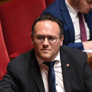 Damien Abad - Les députés des différents partis politiques prennent la parole après le discours du premier ministre sur le plan de déconfinement à l'Assemblée Nationale à Paris dans le cadre de l'épidémie de Coronavirus Covid-19 le 28 avril 2020