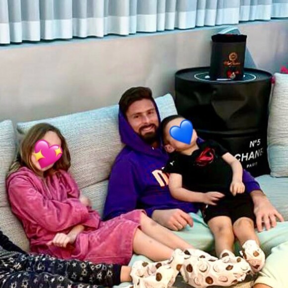 Olivier Giroud en mode relax avec ses trois de ses enfants. Janvier 2022.