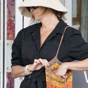 Exclusif - Julia Roberts s'est offert un chapeau lors de ses vacances à Gold Coast en Australie le 10 décembre 2021.