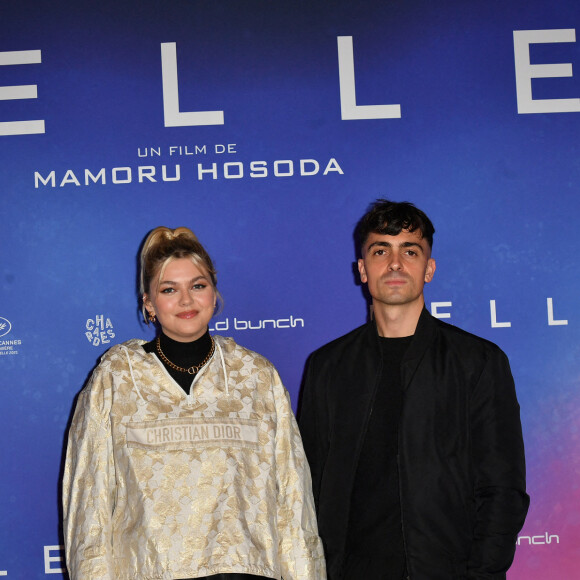 Louane et son compagnon Florian Rossi - Avant Première de " Belle " film animé japonais au Grand Rex à Paris le 6 décembre 2021 . © Veeren / Bestimage 